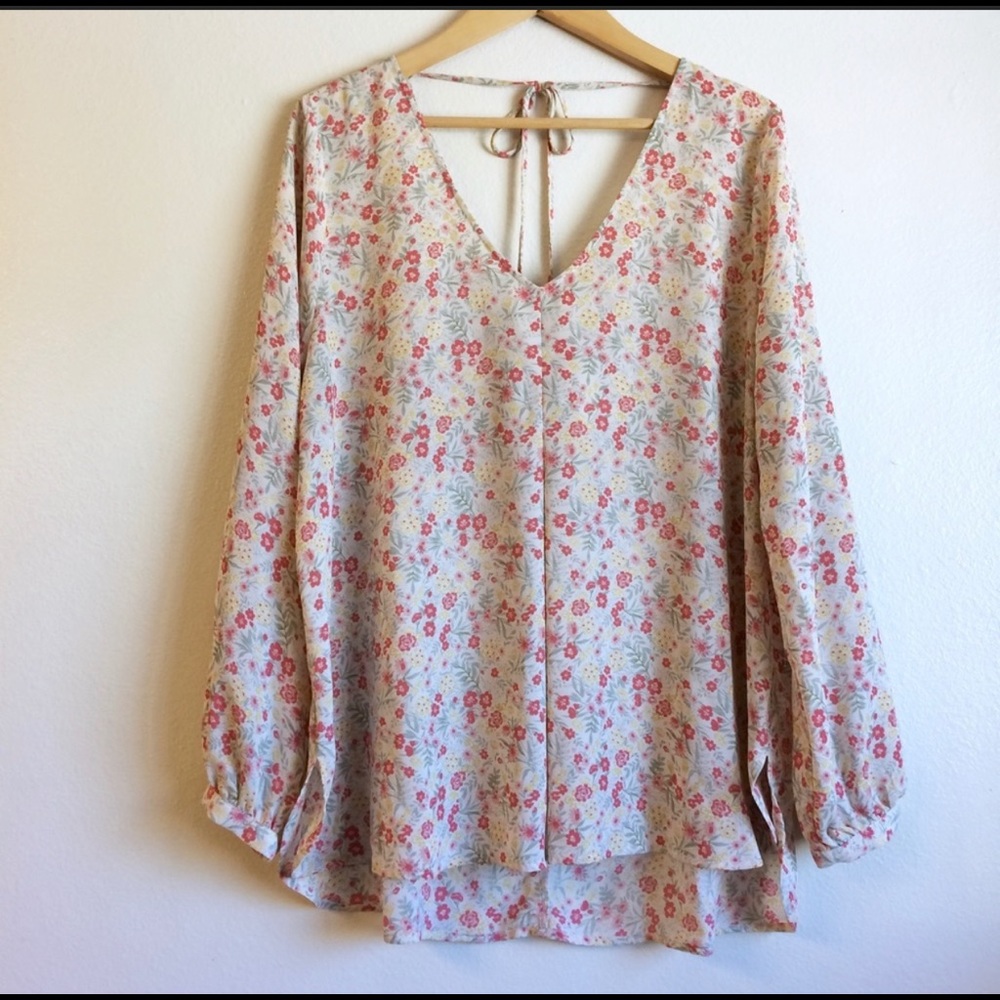 Trendy floral top